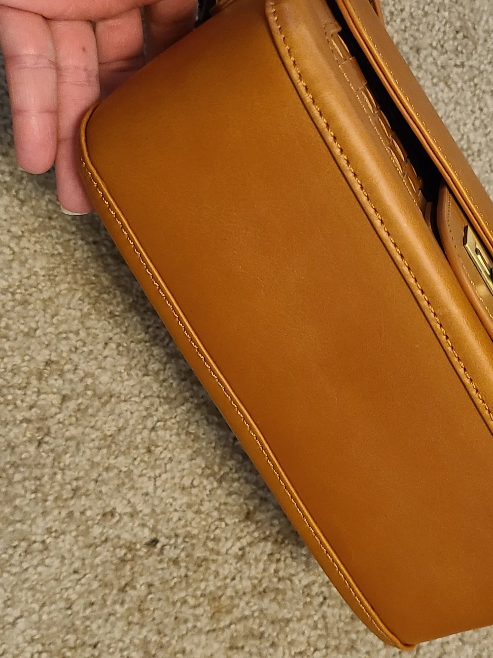 Andar Leather Collection